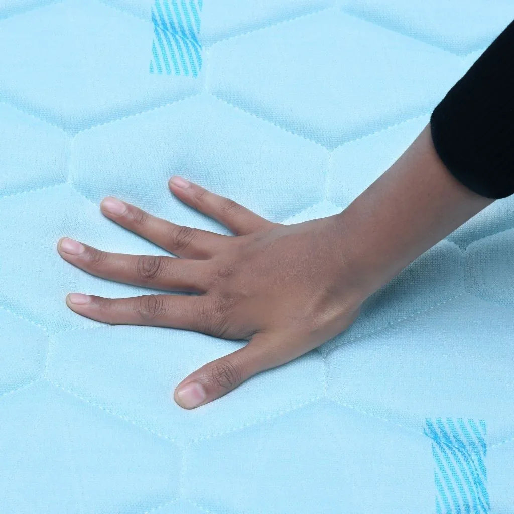 Soft knitted top layer – breathable, quilted surface of sleep with Durest Memory SenseX mattress